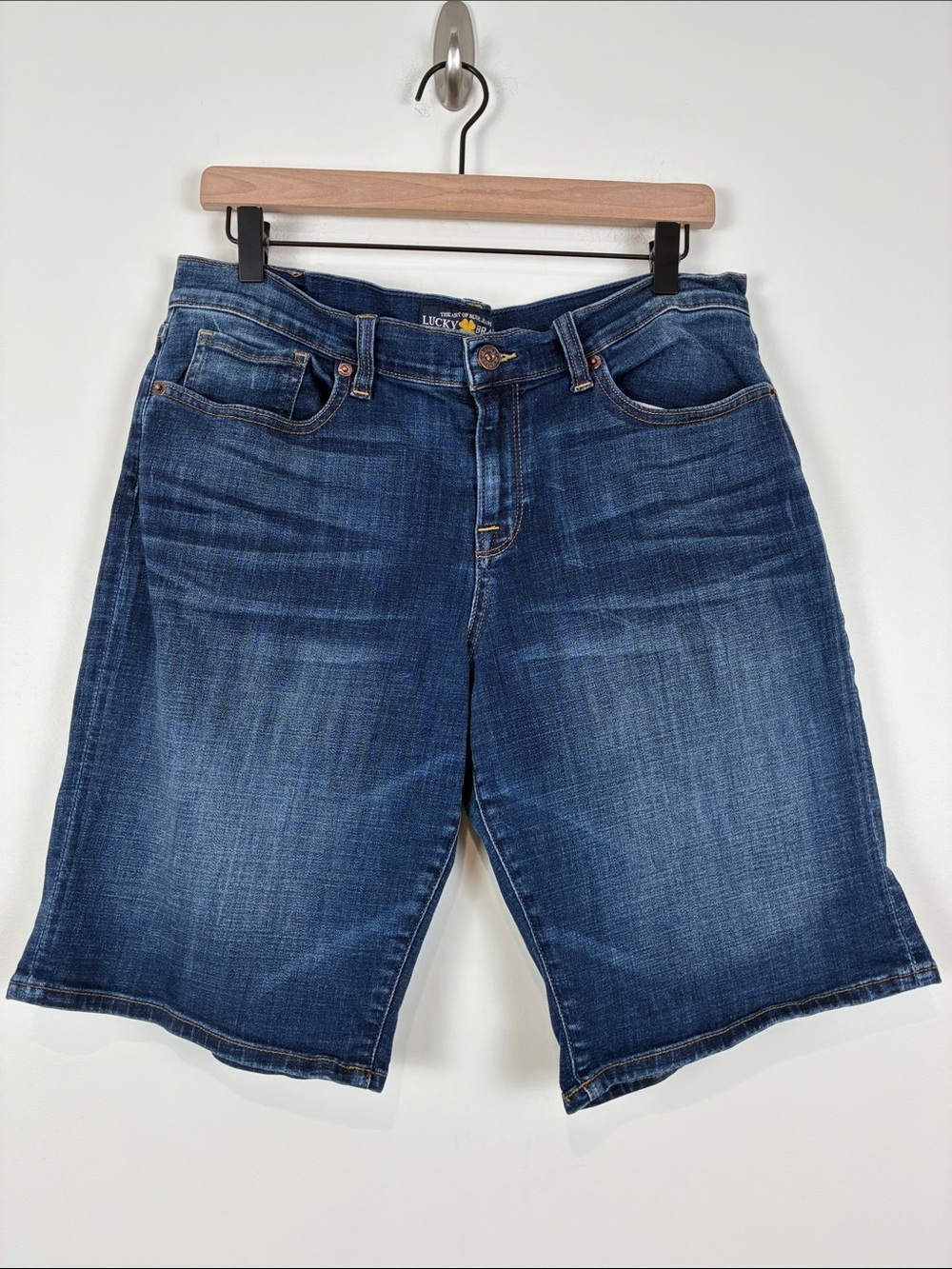 Lucky Brand Bermuda Shorts 12/31 (actual 33”) Dark Wash Denim Stretch Jean Beach